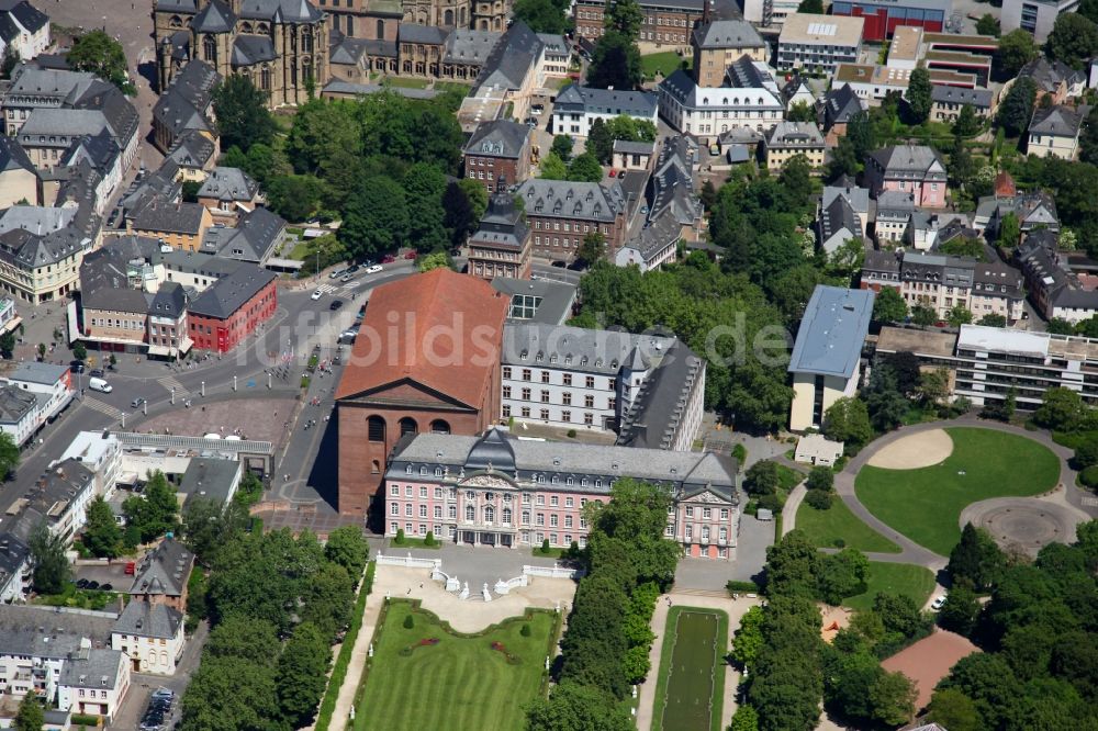 Trier von oben - Stadtzentrum mit Altstadt in Trier im Bundesland Rheinland-Pfalz