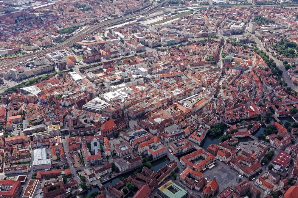 Nürnberg aus der Vogelperspektive: Stadtzentrum mit Altstadtbereich von Nürnberg im Bundesland Bayern