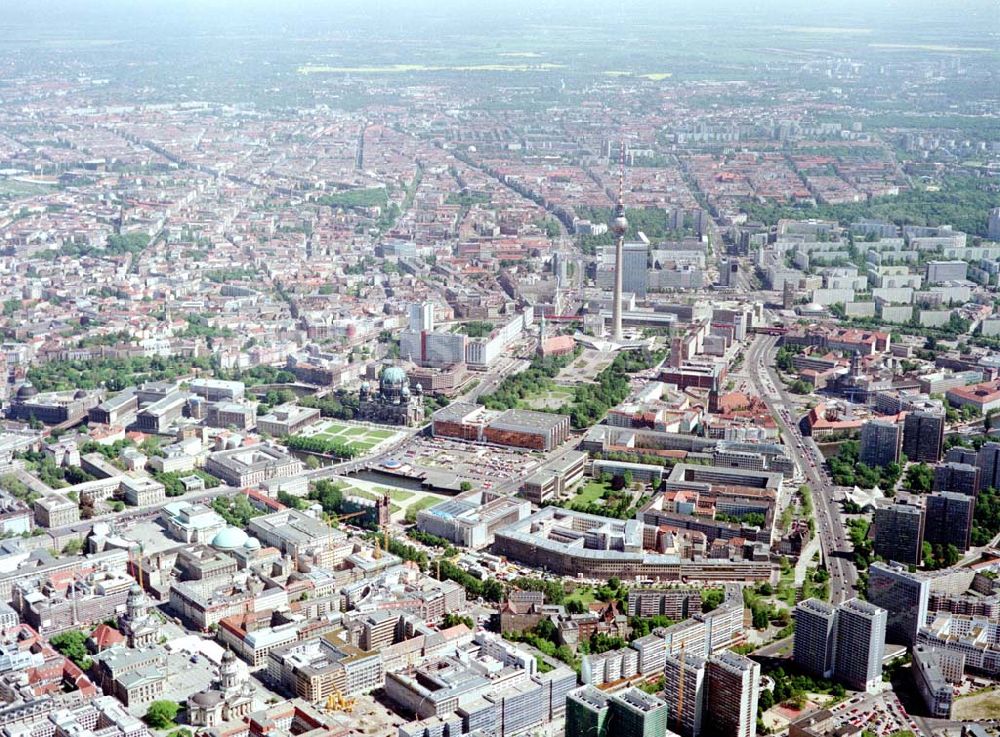 Luftaufnahme Berlin - Stadtzentrum von Berlin - Mitte.