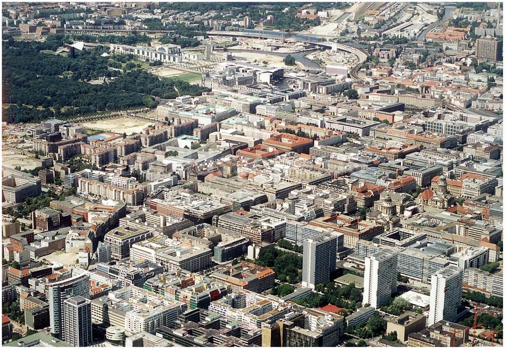 Luftbild Berlin - Stadtzentrum von Berlin - Mitte im Bereich der Friedrichstraße.