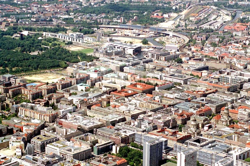 Berlin von oben - Stadtzentrum von Berlin - Mitte im Bereich der Friedrichstraße.