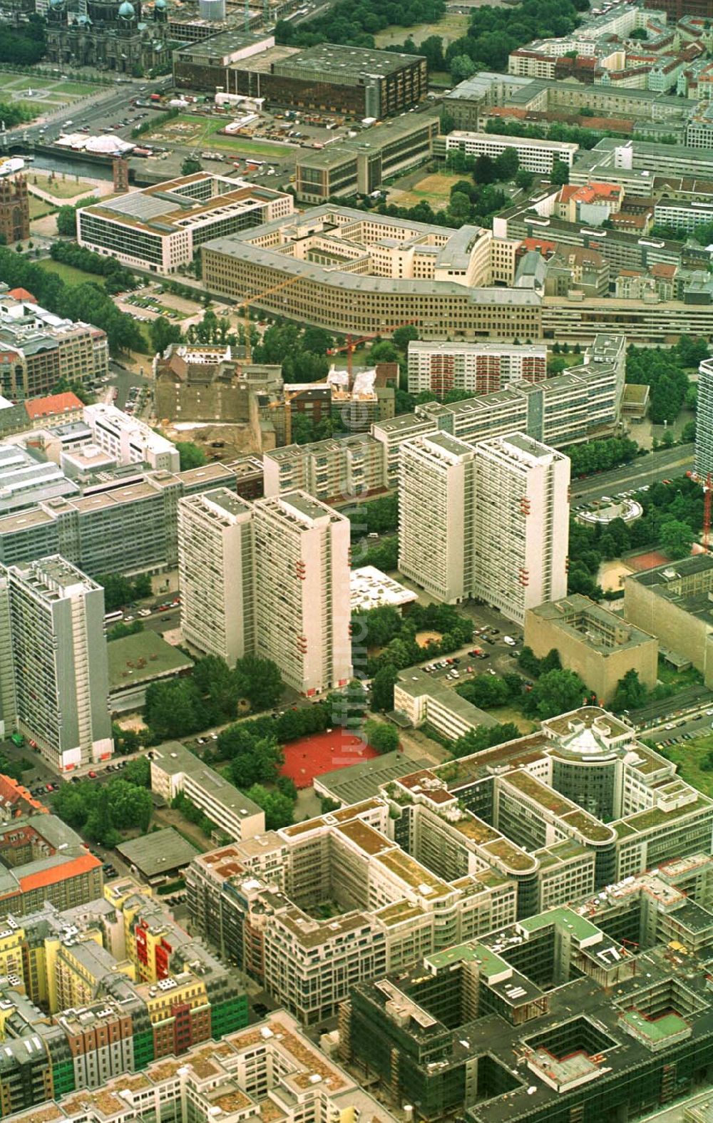 Luftbild Berlin - 29.06.02 Stadtzentrum von Berlin - Mitte im Bereich der Leipziger Straße.