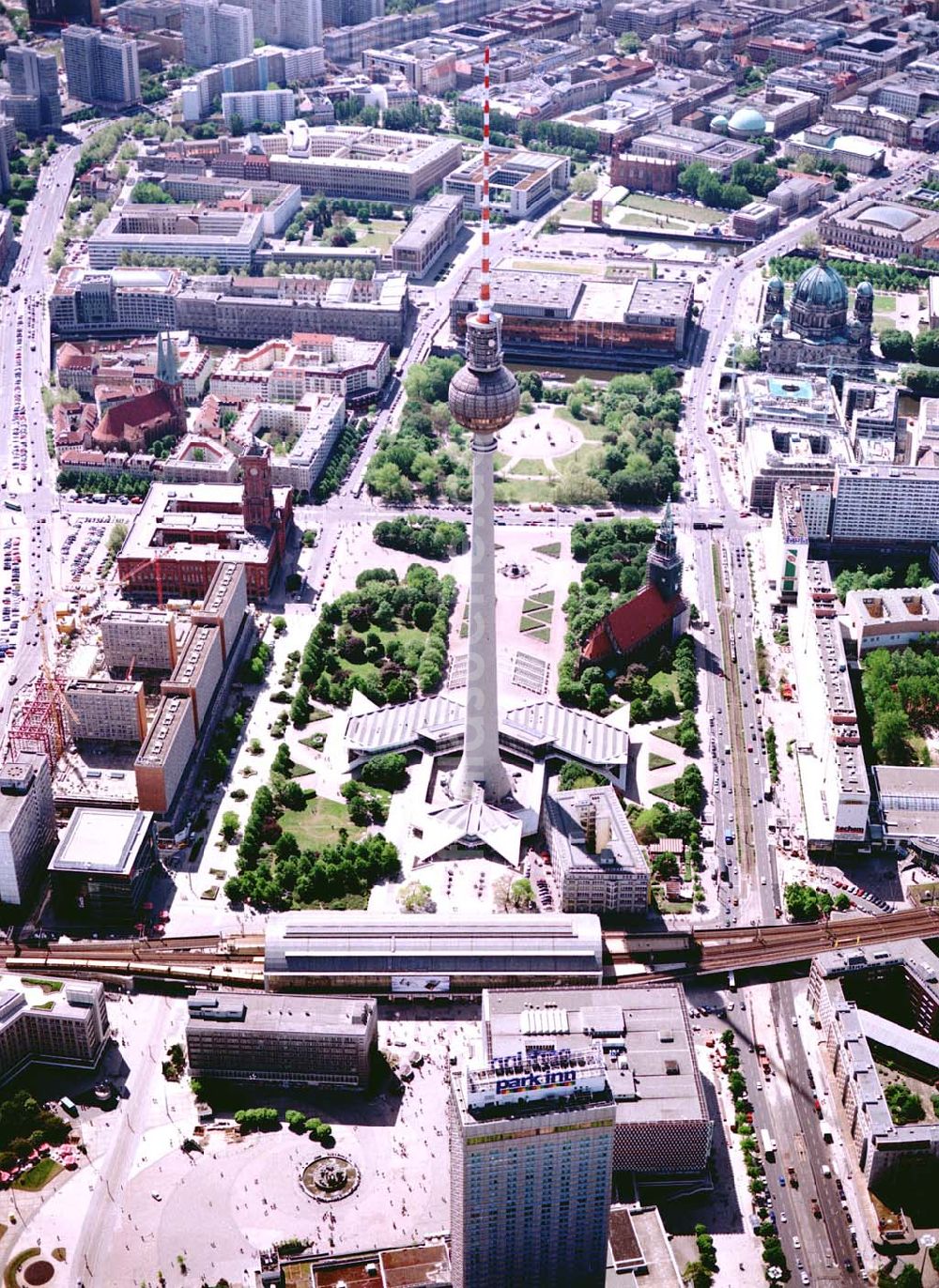 Berlin aus der Vogelperspektive: Stadtzentrum von Berlin - Mitte mit dem Fernsehturm.