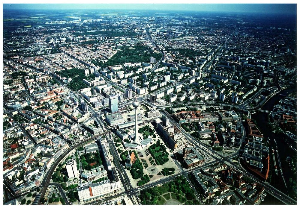 Berlin von oben - Stadtzentrum von Berlin - Mitte mit dem Fernsehturm.