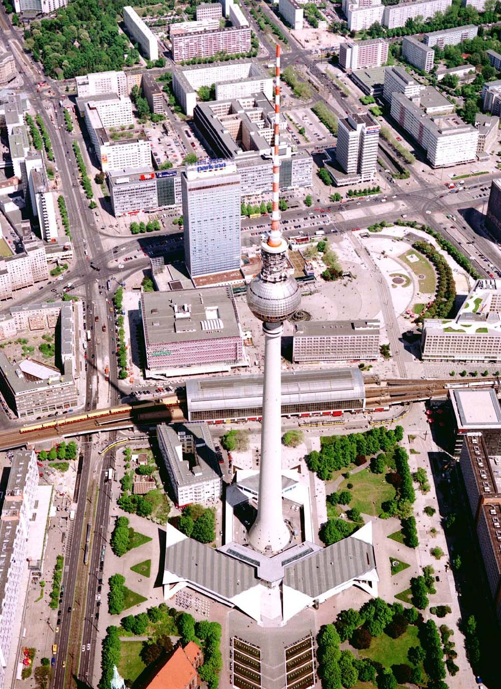 Berlin aus der Vogelperspektive: Stadtzentrum von Berlin - Mitte mit dem Fernsehturm.