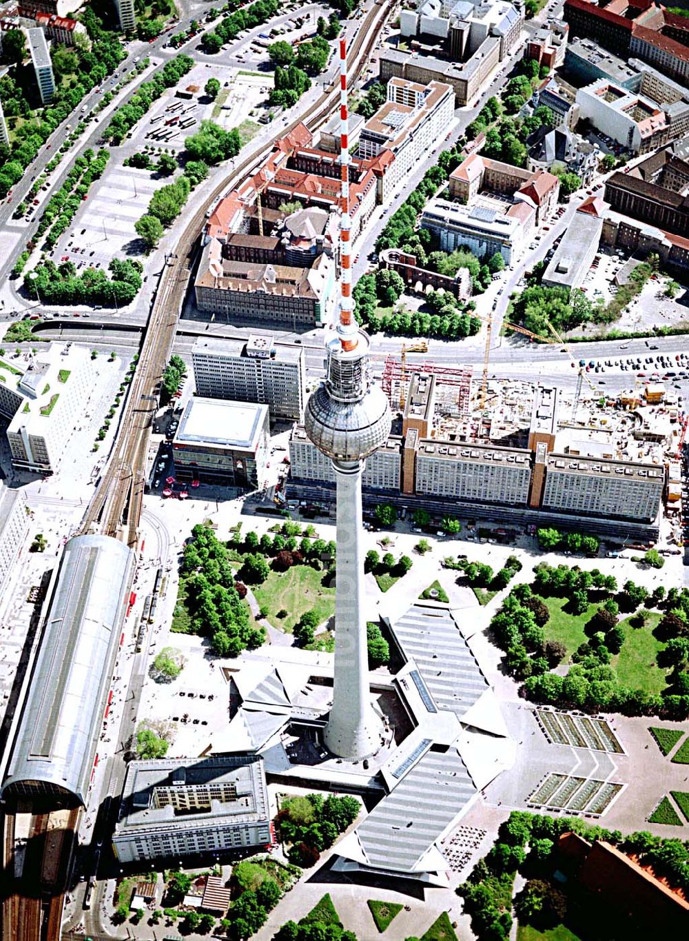 Luftbild Berlin - Stadtzentrum von Berlin - Mitte mit dem Fernsehturm.