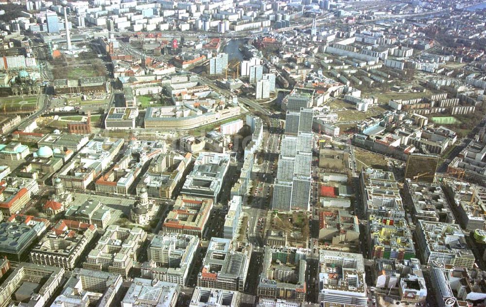 Luftbild Berlin- Mitte - Stadtzentrum von Berlin - Mitte mit der Friedrichstraße und der Baustelle Charlottenstraße 68-71 der BEOS Projektentwicklung GmbH