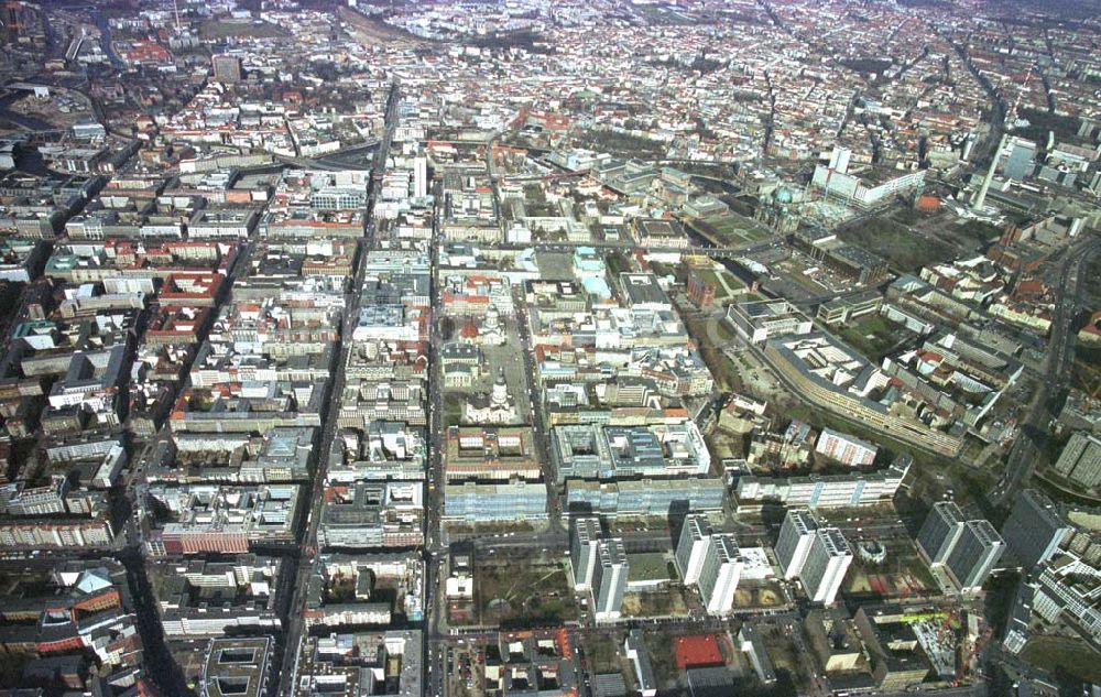 Luftaufnahme Berlin- Mitte - Stadtzentrum von Berlin - Mitte mit der Friedrichstraße und der Baustelle Charlottenstraße 68-71 der BEOS Projektentwicklung GmbH