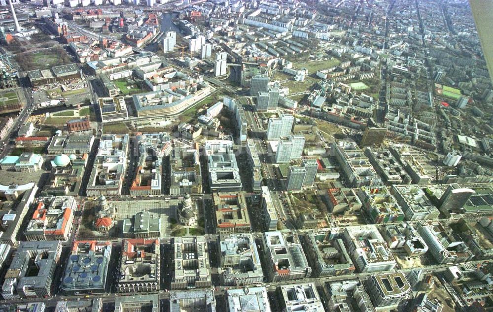 Luftbild Berlin- Mitte - Stadtzentrum von Berlin - Mitte mit der Friedrichstraße und der Baustelle Charlottenstraße 68-71 der BEOS Projektentwicklung GmbH