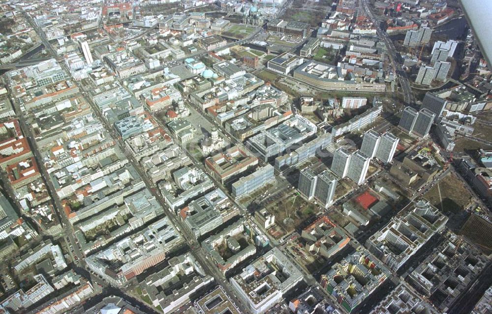 Berlin- Mitte von oben - Stadtzentrum von Berlin - Mitte mit der Friedrichstraße und der Baustelle Charlottenstraße 68-71 der BEOS Projektentwicklung GmbH