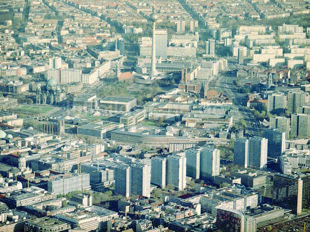 Berlin von oben - Stadtzentrum von Berlin - Mitte mit der Leipziger Straße im Vordergrund.