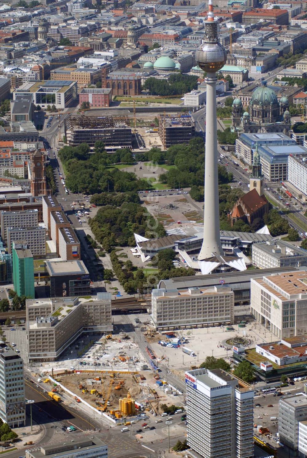 Luftbild Berlin - Stadtzentrum mit dem Berliner Fernsehturm