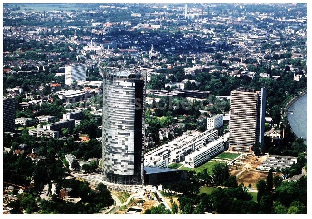 Luftaufnahme Bonn - Stadtzentrum von Bonn mit dem neuerbauten Post-Tower, dem Sitz der Deutschen Post AG. Datum: 26.05.03