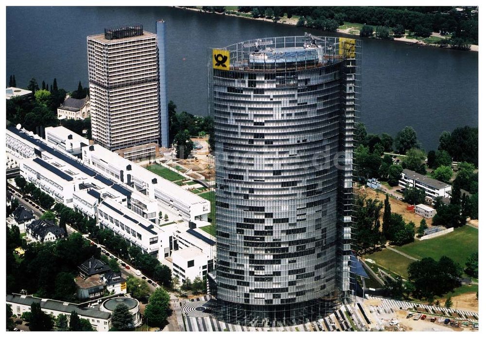 Luftbild Bonn - Stadtzentrum von Bonn mit dem neuerbauten Post-Tower, dem Sitz der Deutschen Post AG. Datum: 26.05.03