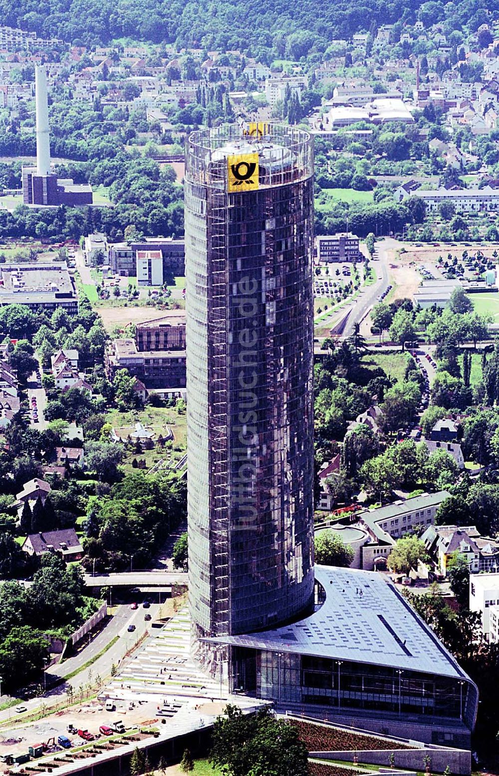 Luftaufnahme Bonn - Stadtzentrum von Bonn mit dem neuerbauten Post-Tower, dem Sitz der Deutschen Post AG. Datum: 26.05.03