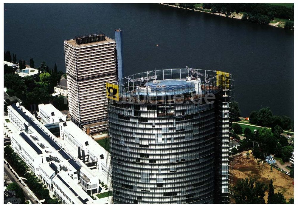 Bonn von oben - Stadtzentrum von Bonn mit dem neuerbauten Post-Tower, dem Sitz der Deutschen Post AG. Datum: 26.05.03