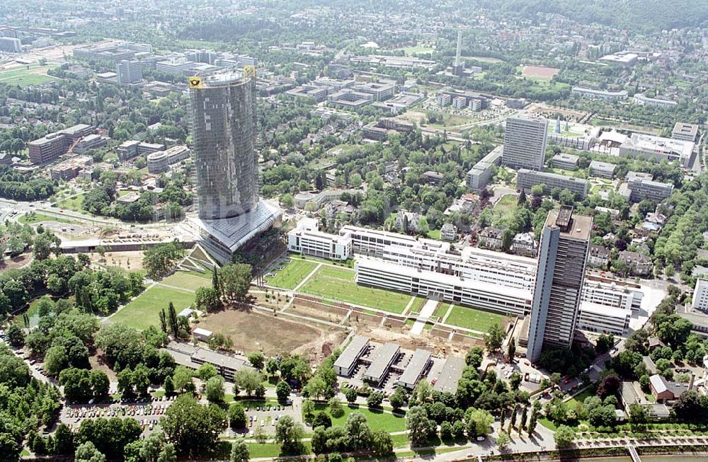 Luftbild Bonn - Stadtzentrum von Bonn mit dem neuerbauten Post-Tower, dem Sitz der Deutschen Post AG. Datum: 26.05.03