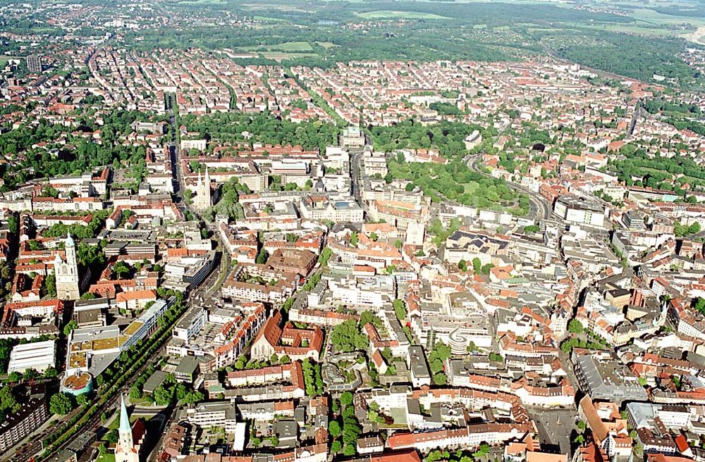 Luftaufnahme Braunschweig/ Niedersachsen - Stadtzentrum Braunschweig. Datum: 30.05.2003