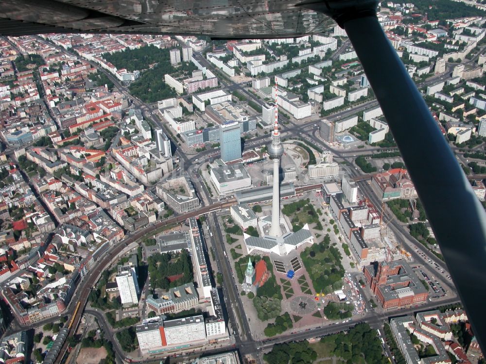 Berlin von oben - Stadtzentrum (City Ost) und Fernsehturm am Alexanderplatz in Berlin