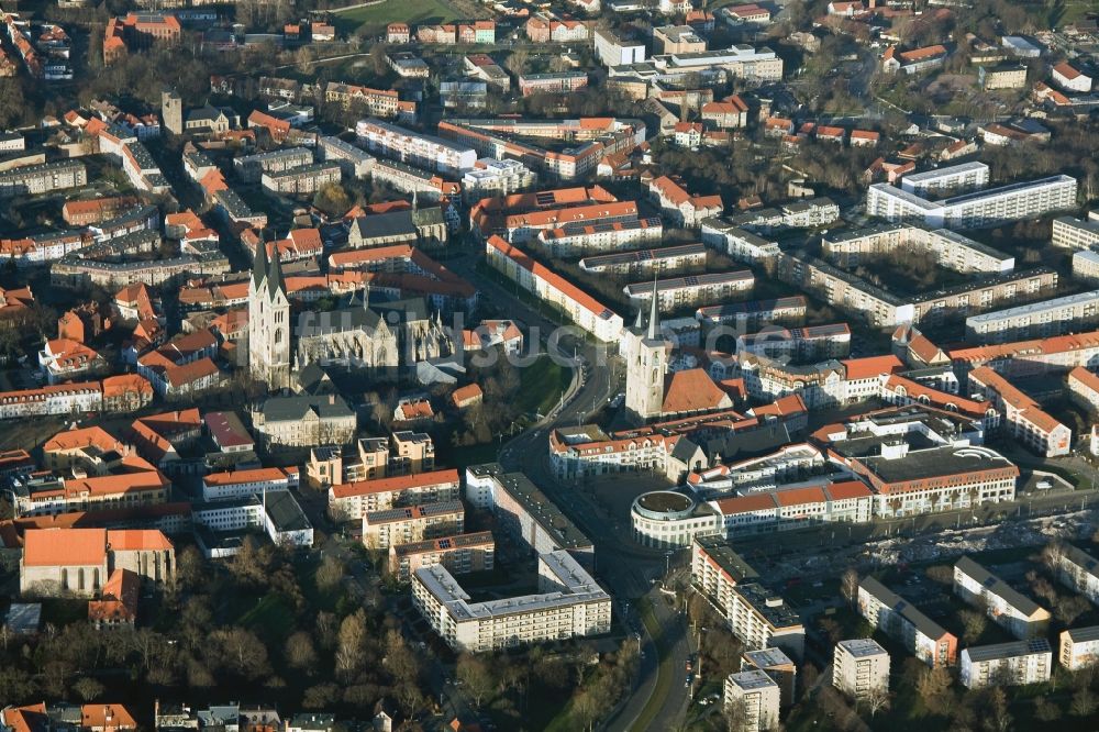 Halberstadt aus der Vogelperspektive: Stadtzentrum mit dem Dom zu Halberstadt im Bundesland Sachsen-Anhalt