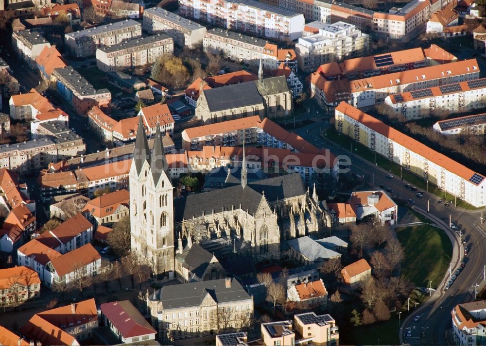 Luftbild Halberstadt - Stadtzentrum mit dem Dom zu Halberstadt im Bundesland Sachsen-Anhalt