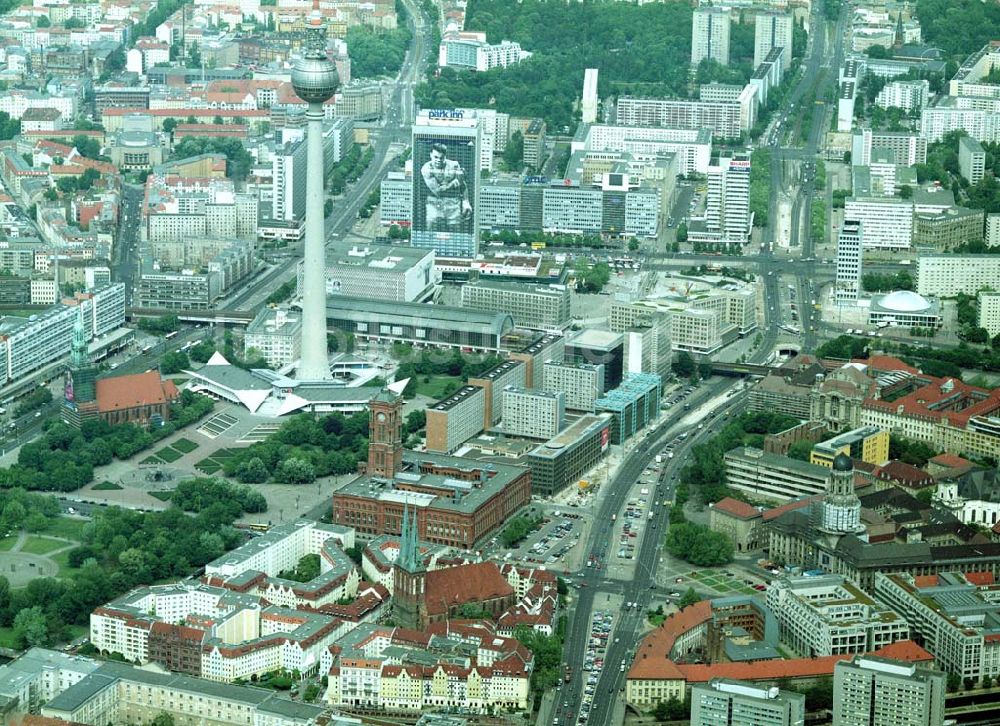 Berlin von oben - Stadtzentrum am Fernsehturm in Berlin - Mitte