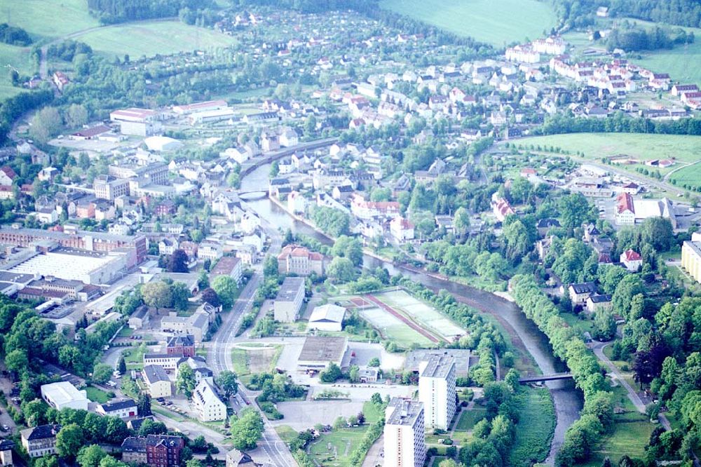 Frankenberg / Sachsen aus der Vogelperspektive: Stadtzentrum von Frankenberg an der Zschopau (Fluß). Datum: 24.05.2003