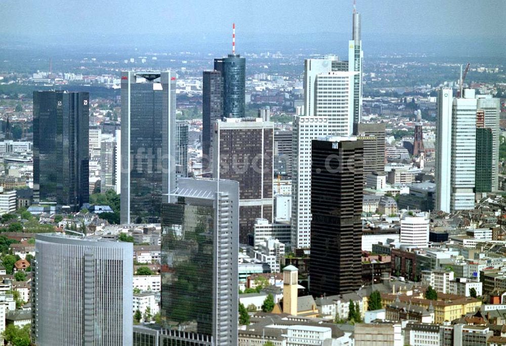 Frankfurt am Main von oben - Stadtzentrum Frankfurt mit Bankenviertel Frankfurt/Main. (Hessen). 16.Mai 2002