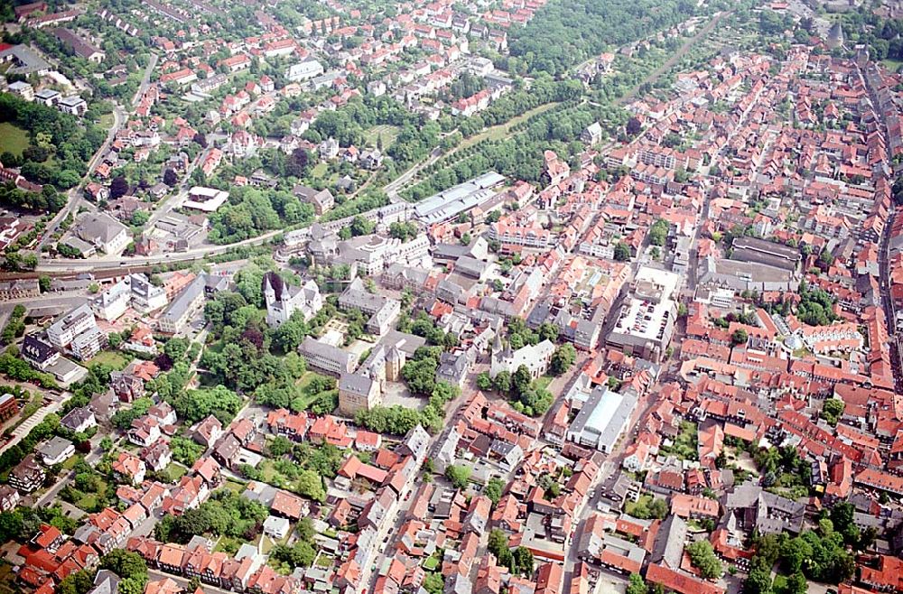 Luftaufnahme Goslar/ Niedersachsen - Stadtzentrum von Goslar in Niedersachsen am Westharz. Ort: Goslar/ Niedersachsen Datum: 31.05.2003