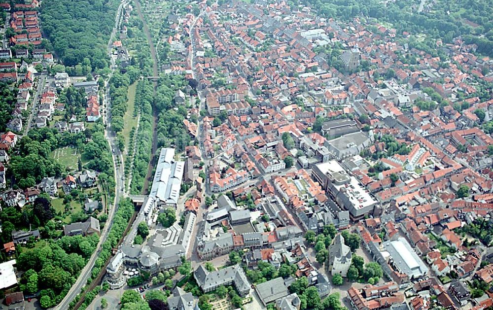 Luftaufnahme Goslar/ Niedersachsen - Stadtzentrum von Goslar in Niedersachsen am Westharz. Ort: Goslar/ Niedersachsen Datum: 31.05.2003