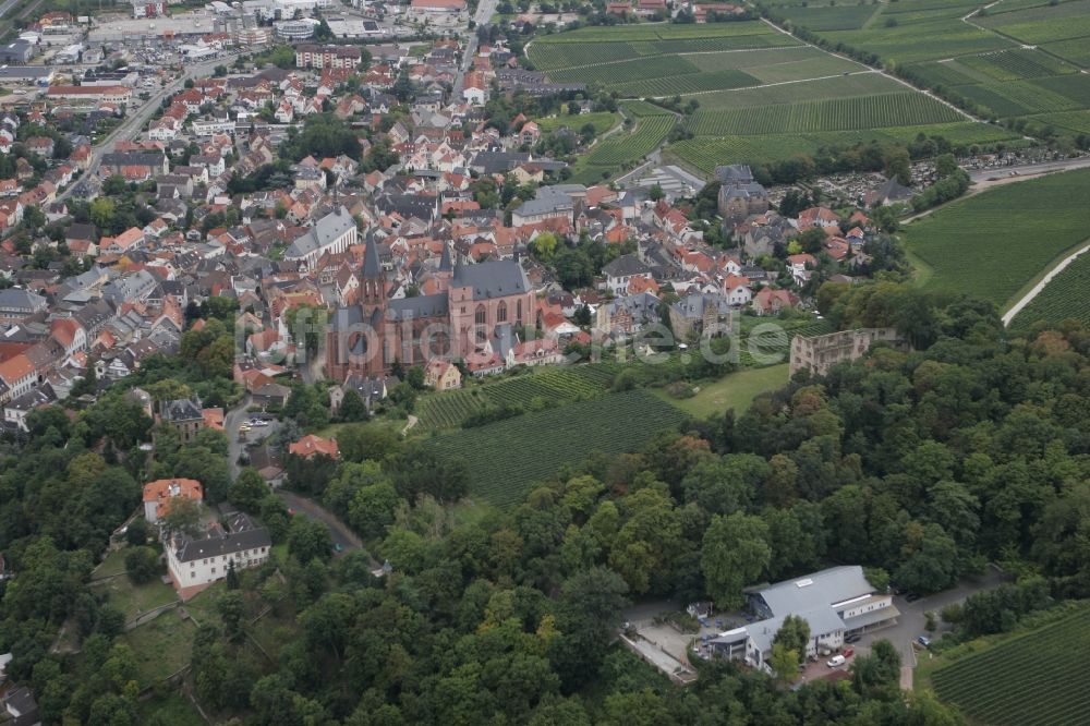 Luftaufnahme Oppenheim - Stadtzentrum an der gotischen Katharinenkirche in Oppenheim in Rheinland-Pfalz