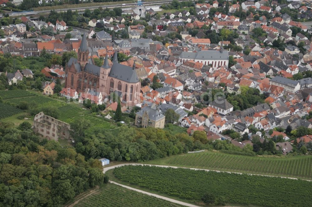 Luftaufnahme Oppenheim - Stadtzentrum an der gotischen Katharinenkirche in Oppenheim in Rheinland-Pfalz