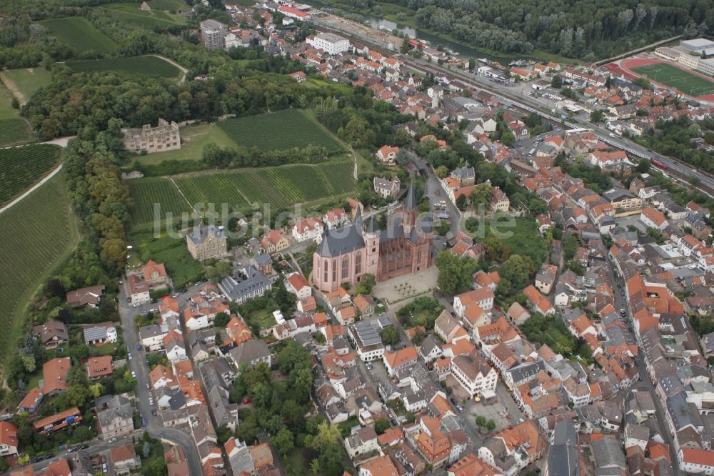 Oppenheim aus der Vogelperspektive: Stadtzentrum an der gotischen Katharinenkirche in Oppenheim in Rheinland-Pfalz