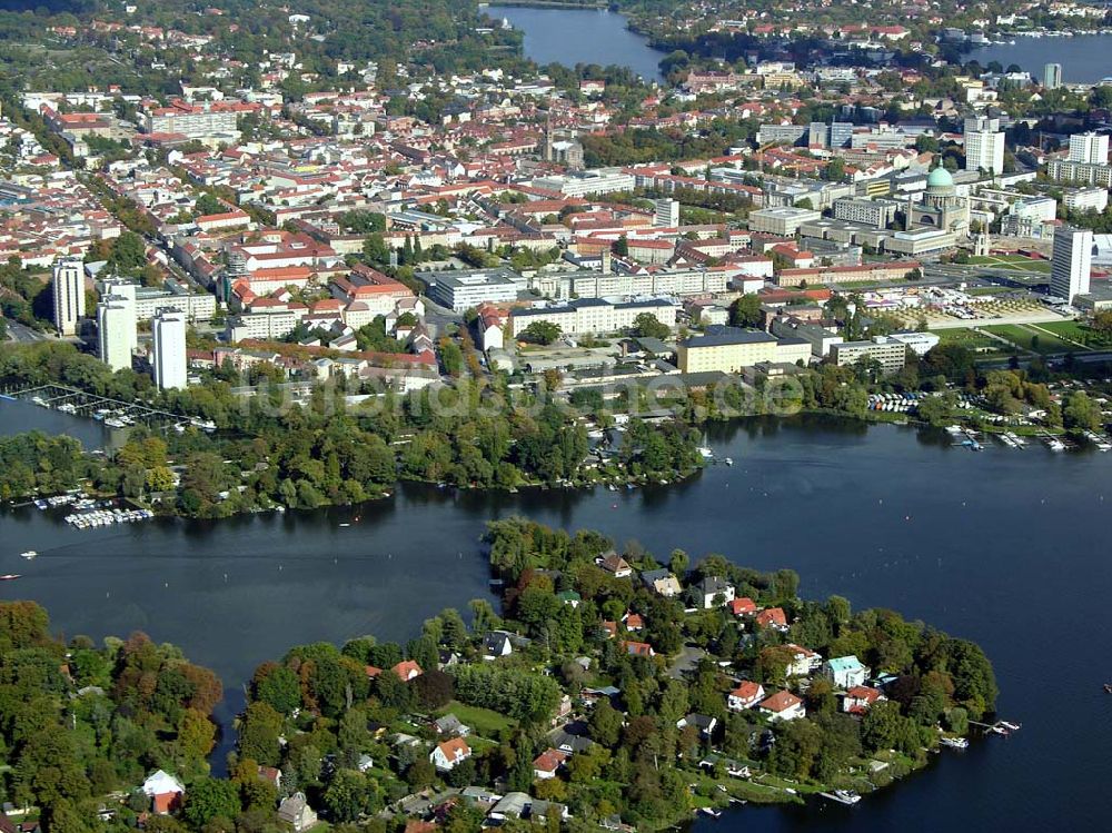 Luftaufnahme Potsdam - Stadtzentrum und Halbinsel Hermannswerder in Potsdam