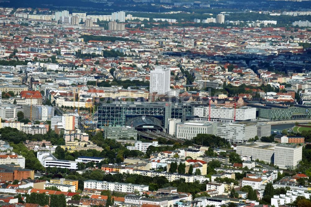 Berlin von oben - Stadtzentrum und der Hauptbahnhof Berlin im Ortsteil Mitte in Berlin, Deutschland