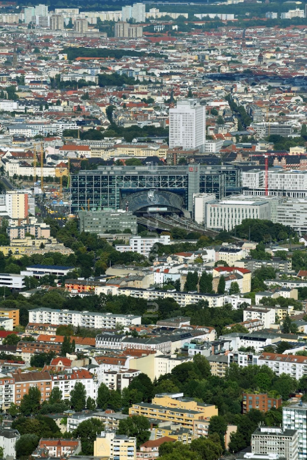 Berlin aus der Vogelperspektive: Stadtzentrum und der Hauptbahnhof Berlin im Ortsteil Mitte in Berlin, Deutschland