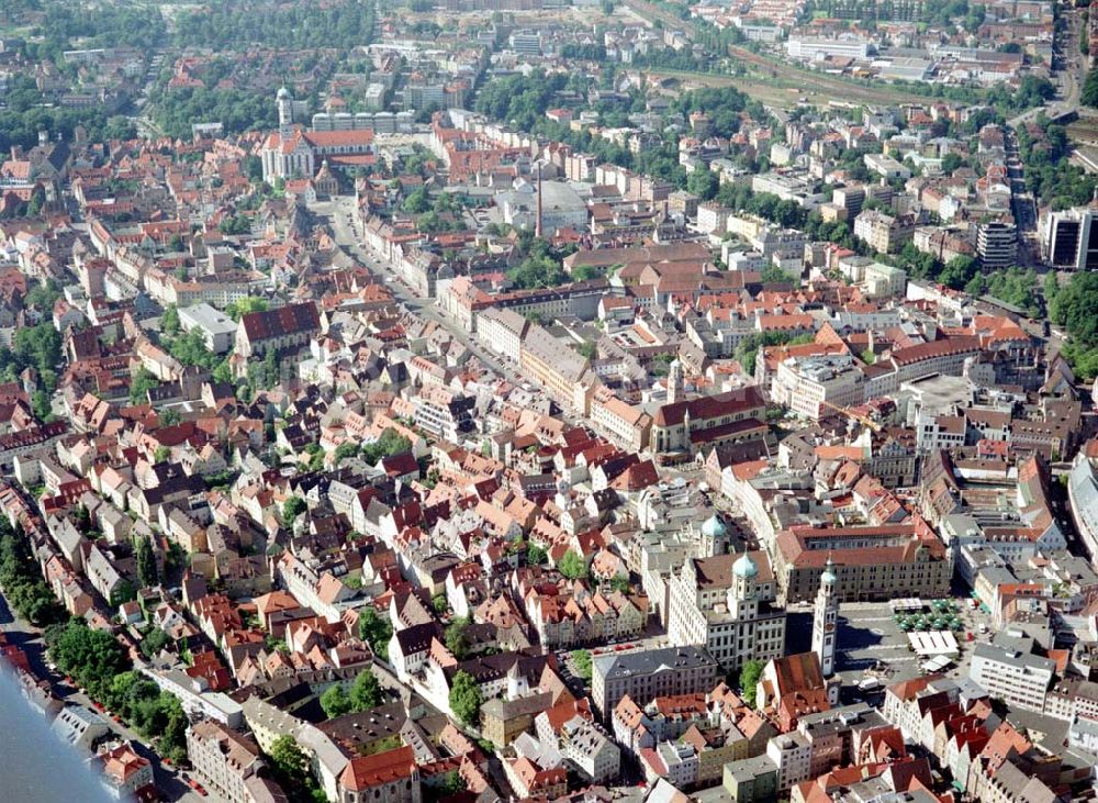 Luftaufnahme Augsburg / Bayern - Stadtzentrum und historische Altstadt von Augsburg / Bayern.