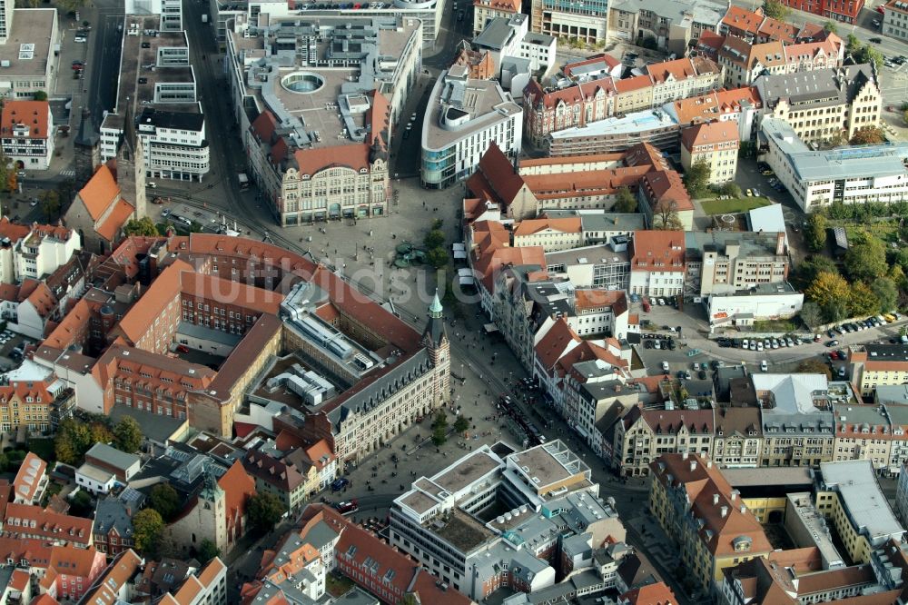 Erfurt von oben - Stadtzentrum der Innenstadt am Anger mit Gebäuden der Hauptpost , Kaufmannskirche , Hotel Radisson und Einkaufszentrum Anger 1 in der Landeshauptstadt Erfurt in Thüringen