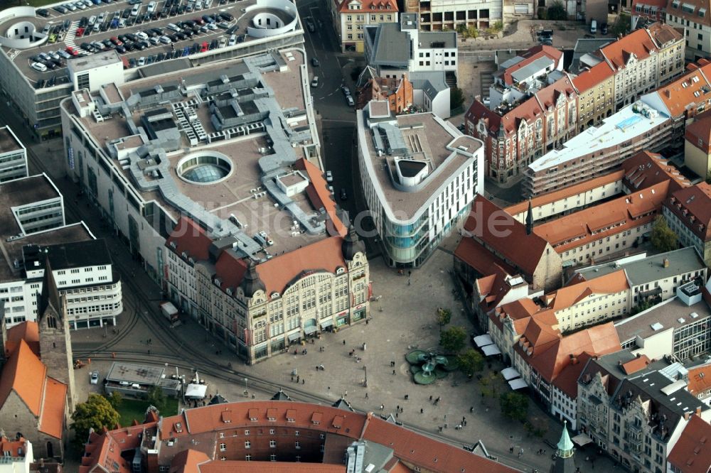 Erfurt aus der Vogelperspektive: Stadtzentrum der Innenstadt am Anger mit Gebäuden der Hauptpost , Kaufmannskirche , Hotel Radisson und Einkaufszentrum Anger 1 in der Landeshauptstadt Erfurt in Thüringen