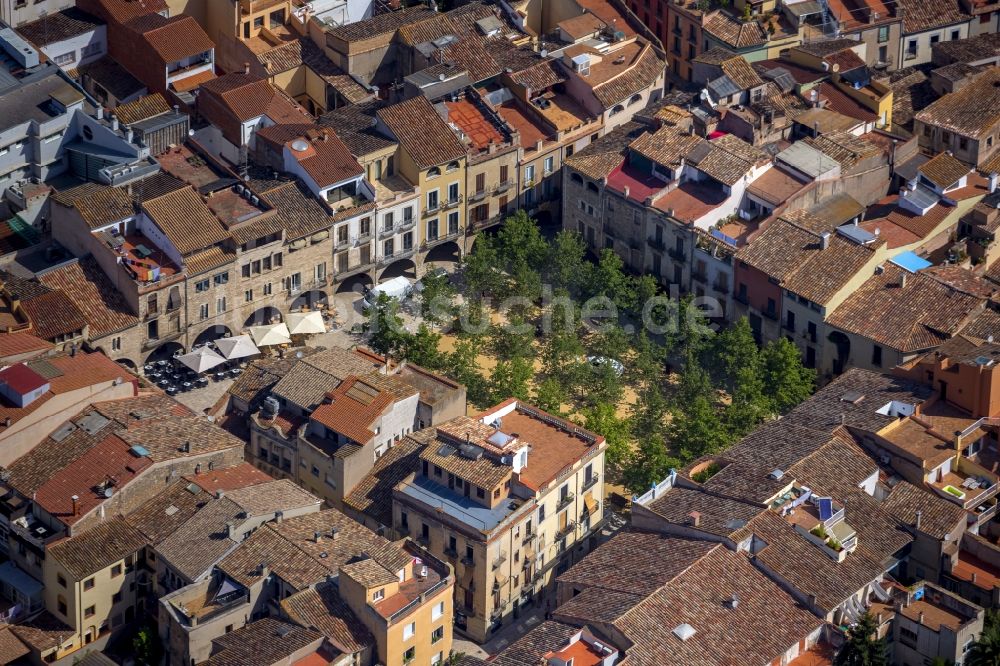 Banyoles von oben - Stadtzentrum der Innenstadt von Banyoles an der Costa Brava in Katalonien in Spanien