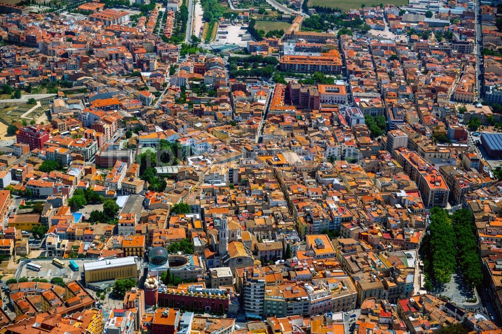 Luftbild Figueres - Stadtzentrum mit Innenstadt von Figueres in Spanien