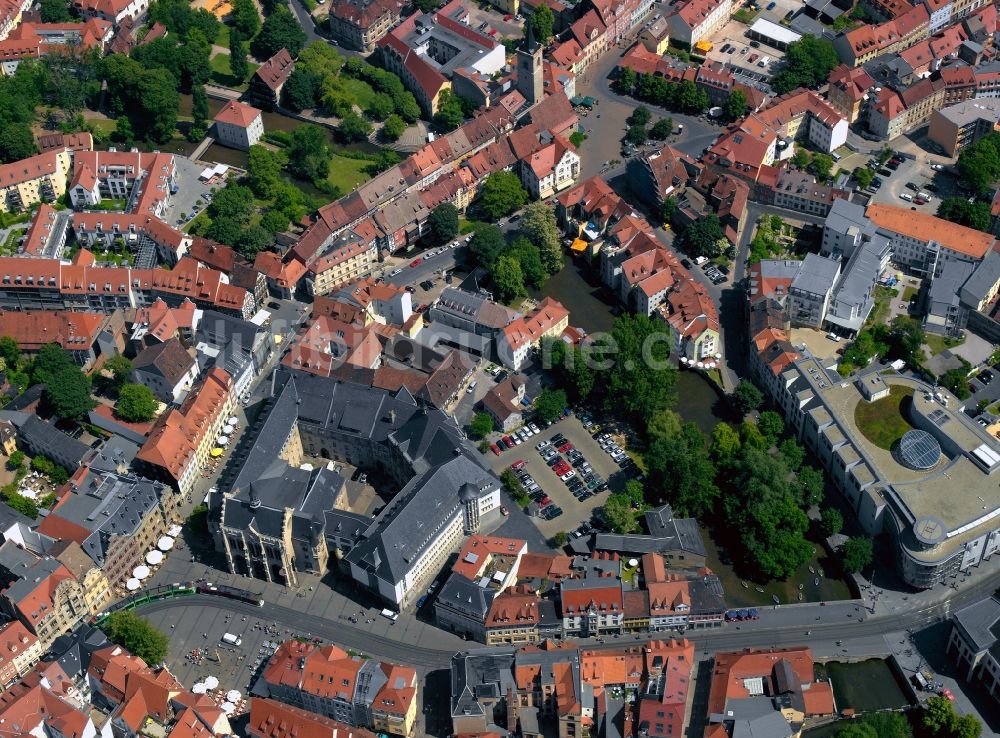 Erfurt von oben - Stadtzentrum der Innenstadt mit Fischmarkt und Rathaus der Landeshauptstadt Erfurt in Thüringen