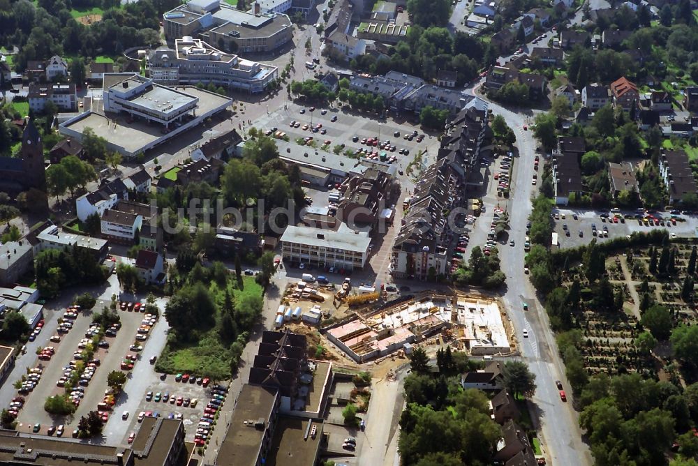 Langenfeld von oben - Stadtzentrum der Innenstadt in Langenfeld im Bundesland Nordrhein-Westfalen