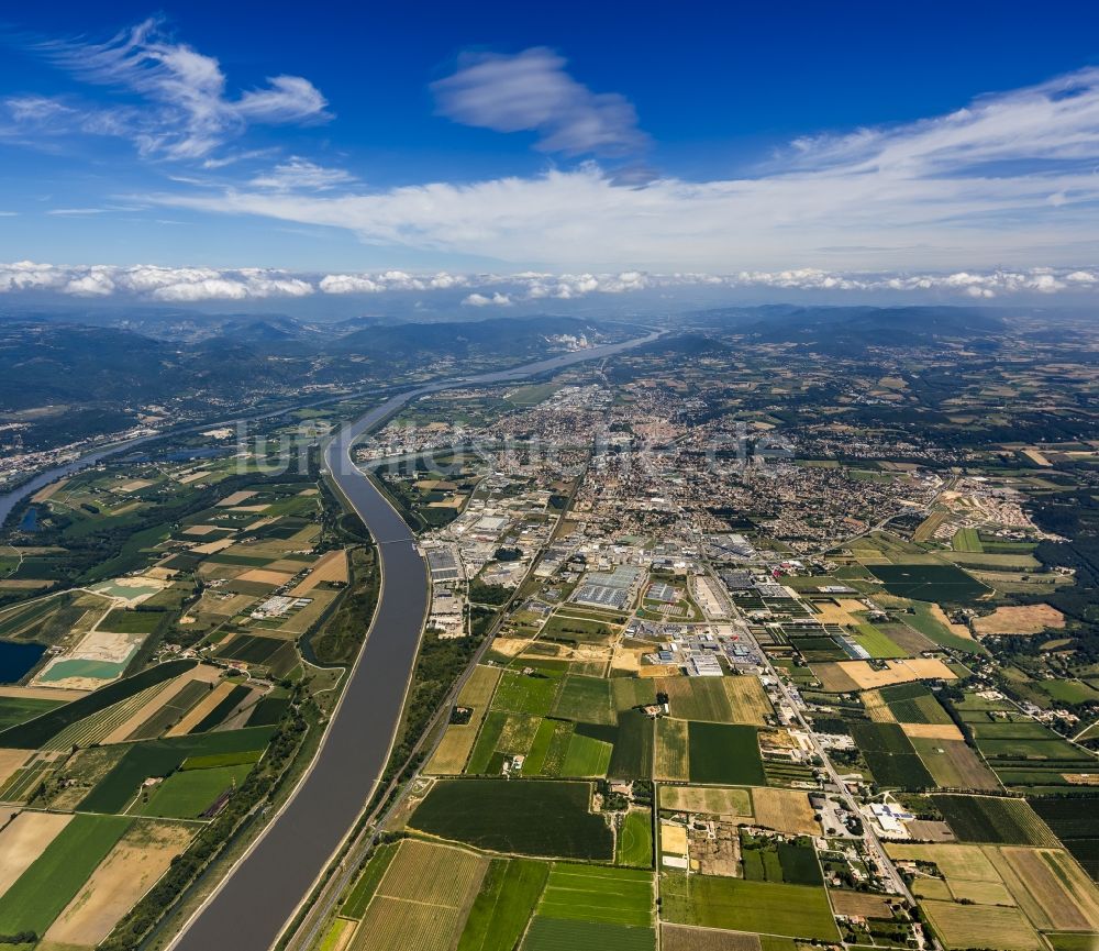 Montélimar von oben - Stadtzentrum und Innenstadt in Montelimar in Frankreich