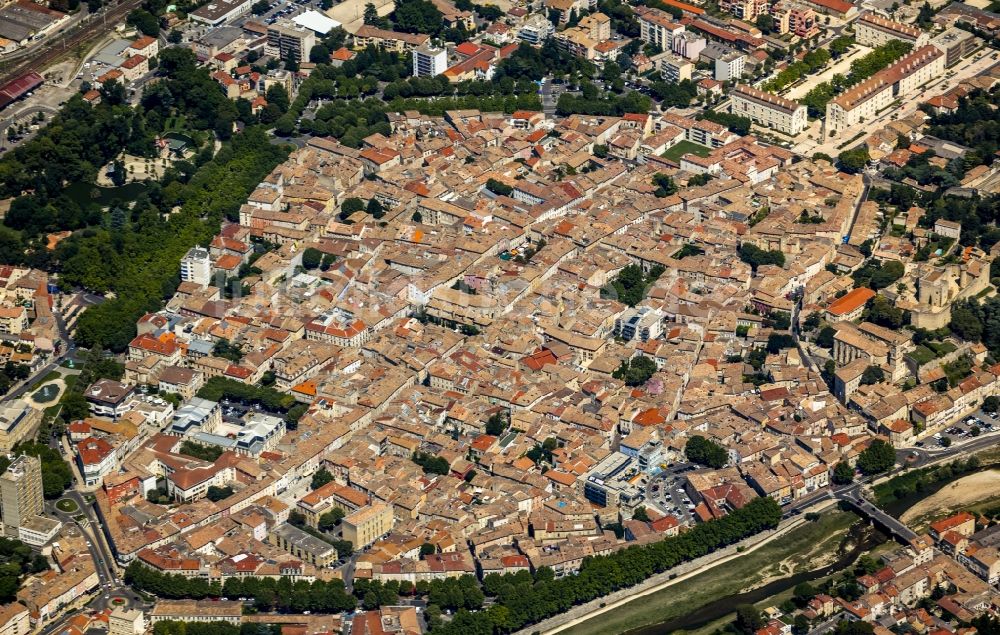 Montélimar von oben - Stadtzentrum und Innenstadt in Montelimar in Frankreich