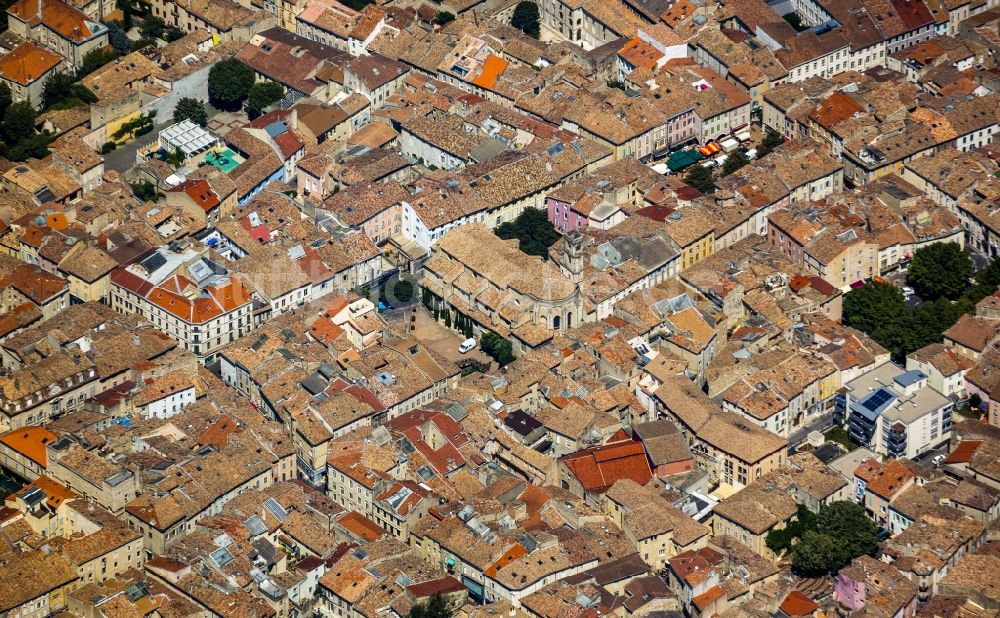 Luftaufnahme Montélimar - Stadtzentrum und Innenstadt in Montelimar in Frankreich