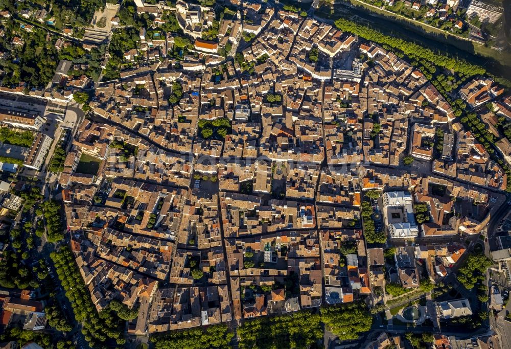 Montélimar aus der Vogelperspektive: Stadtzentrum und Innenstadt in Montélimar in Frankreich