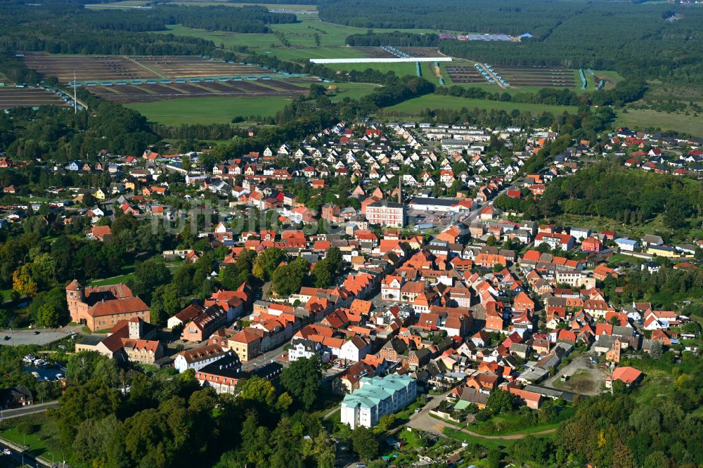 Neustadt-Glewe von oben - Stadtzentrum in der Innenstadt in Neustadt-Glewe im Bundesland Mecklenburg-Vorpommern, Deutschland