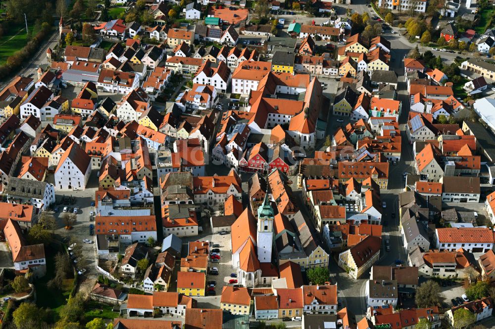 Abensberg von oben - Stadtzentrum im Innenstadtbereich in Abensberg im Bundesland Bayern, Deutschland