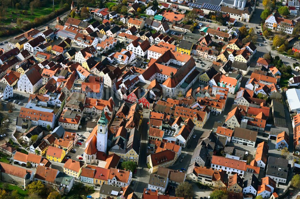 Abensberg aus der Vogelperspektive: Stadtzentrum im Innenstadtbereich in Abensberg im Bundesland Bayern, Deutschland